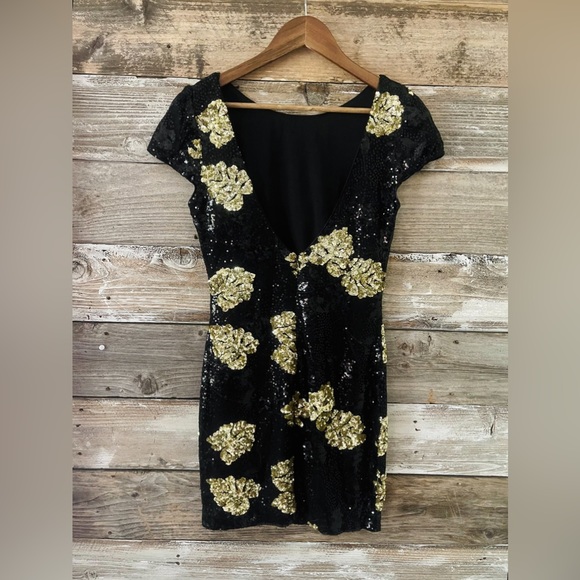 DRESS THE POPULATION- Tabitha metallic formal Sequin dress - Picture 3 of 6